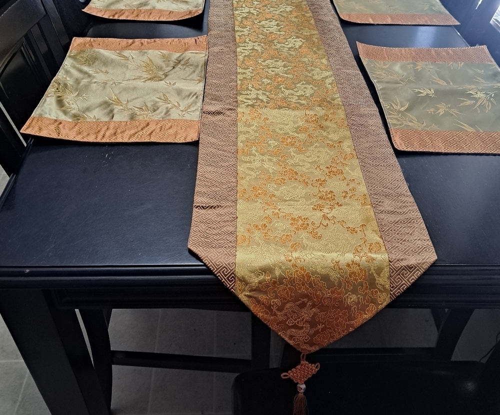 Vintage Silk Jaquard Asian Inspired Table Runner & Six Matching Place Mats